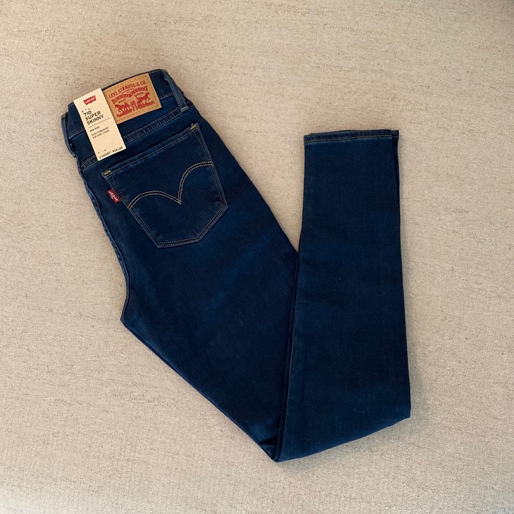 NWT LEVI’S Super Skinny Mid-Rise
